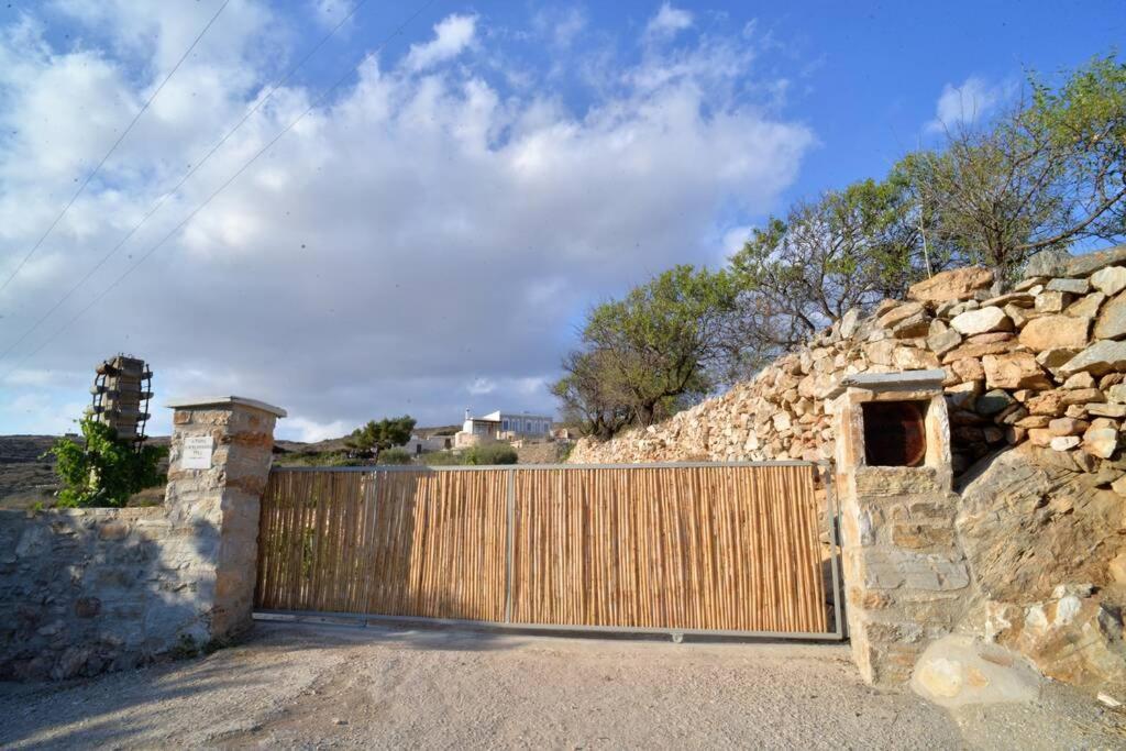 George Farmhouse Chrousa Exterior foto